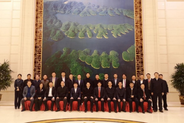 江西省委省政府领导会见唐正荣等23位赣商企业家代表