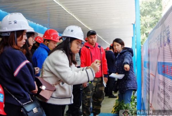 南宁首次使用农民工电子劳动合同，解决建筑行业管理难题