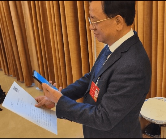 江西省政府工作报告连续8年印上二维码 代表委员：每年焕新